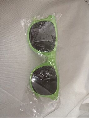 Green Wayfarer Sunglasses for Men - Classic UV Protection